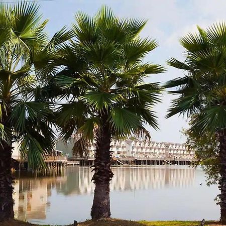 ☆Live On The Water! Lake Palmetto Palm W/ Patio - 10Min To Downtown & Beaches☆ Charleston Ngoại thất bức ảnh