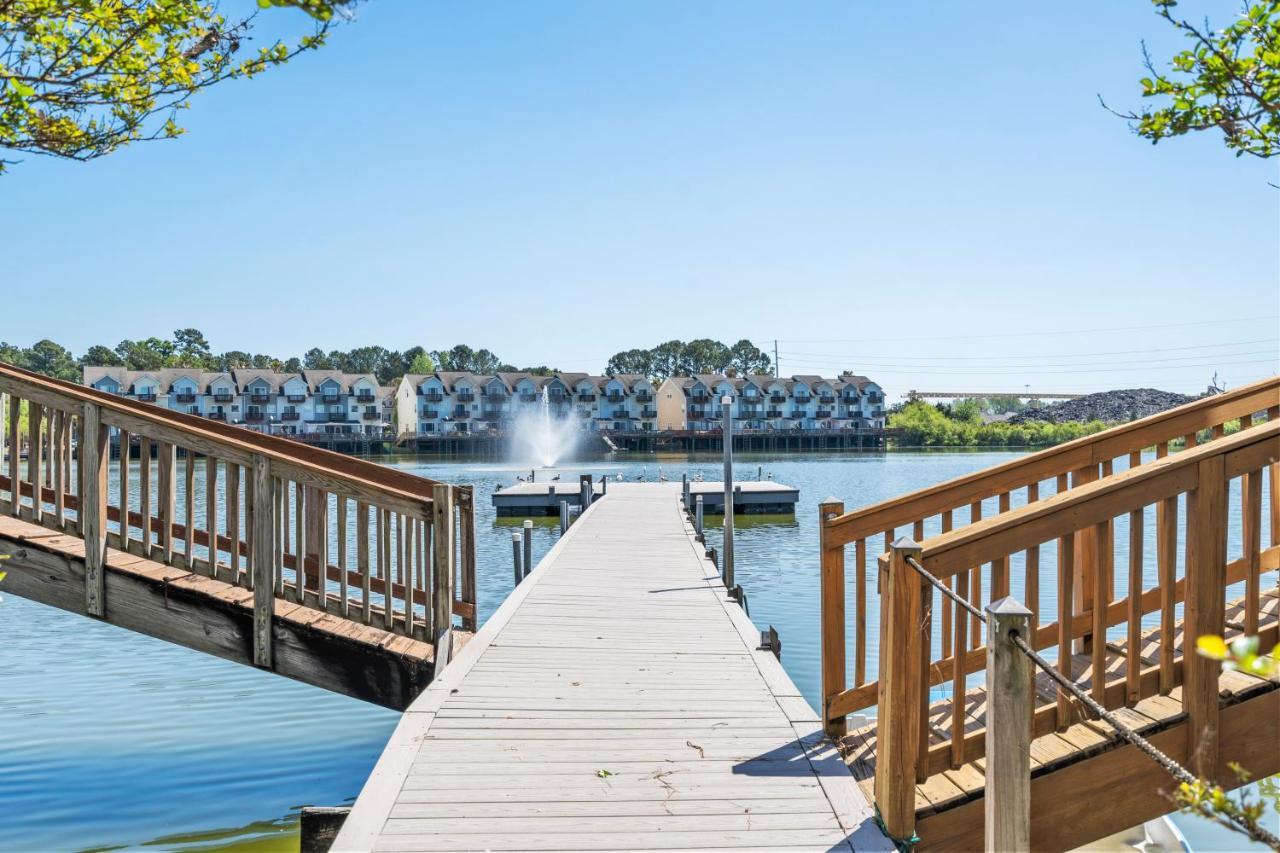 ☆Live On The Water! Lake Palmetto Palm W/ Patio - 10Min To Downtown & Beaches☆ Charleston Ngoại thất bức ảnh