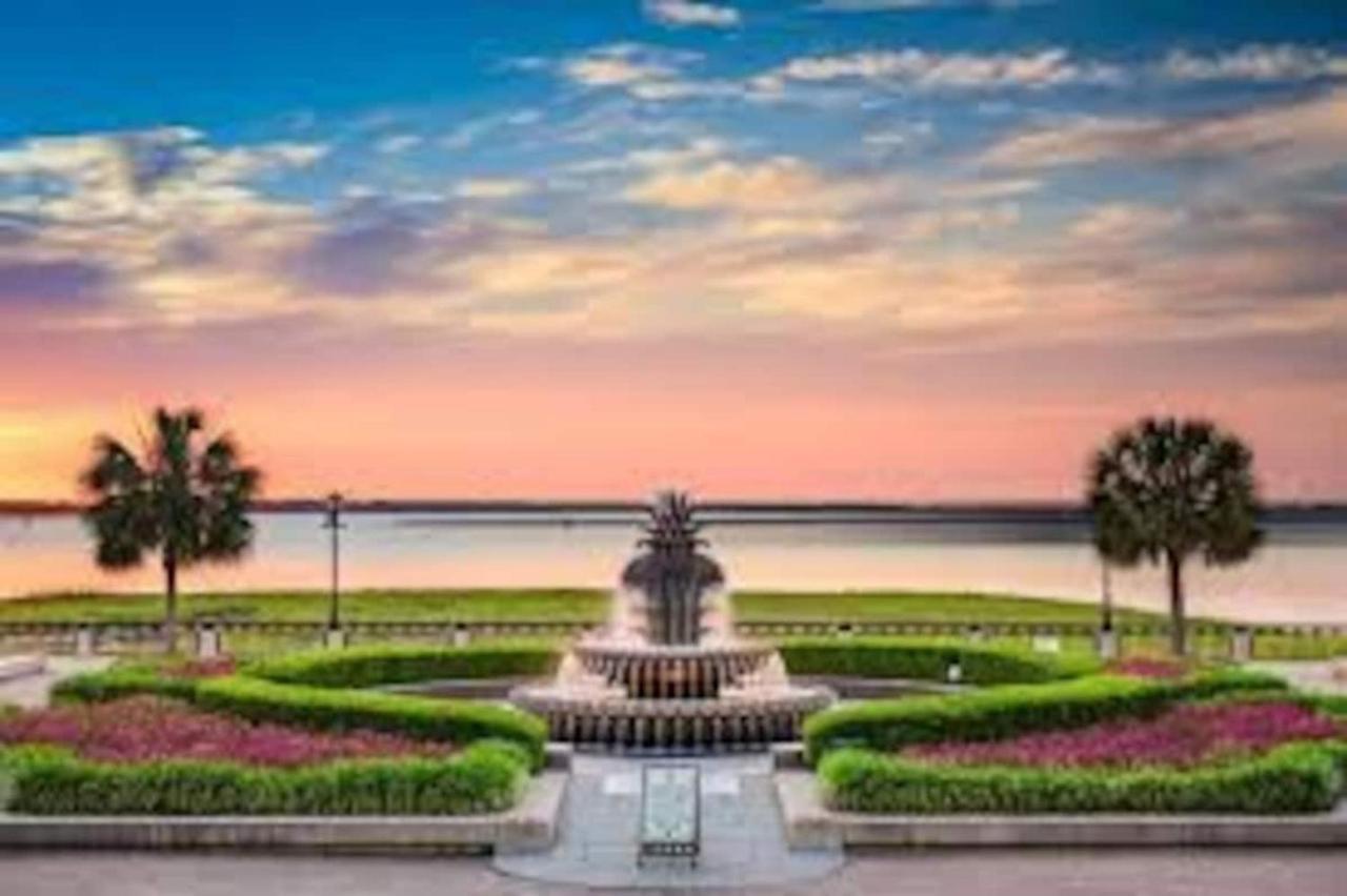 ☆Live On The Water! Lake Palmetto Palm W/ Patio - 10Min To Downtown & Beaches☆ Charleston Ngoại thất bức ảnh